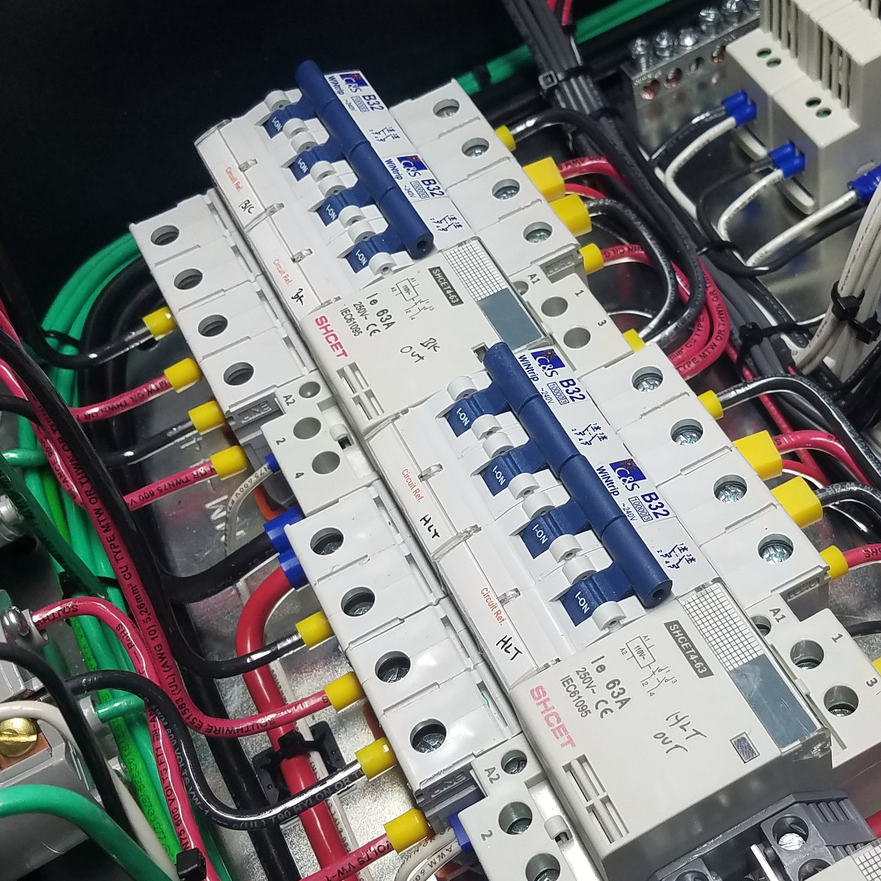 32A 2-pole breaker, DIN rail mount